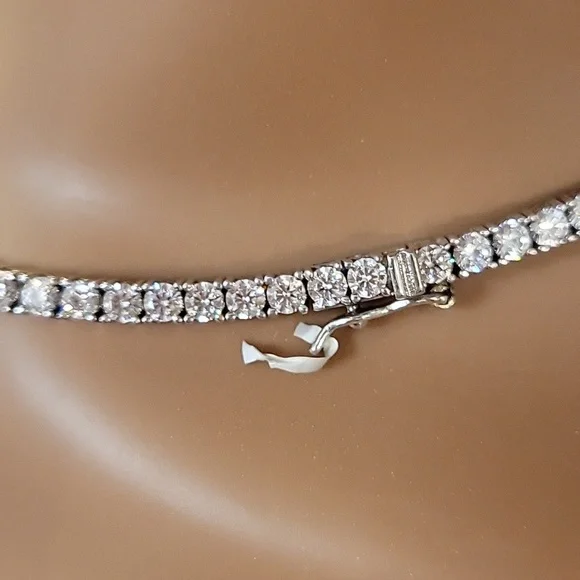 Elegant Silver Necklace - Picture 4 of 14
